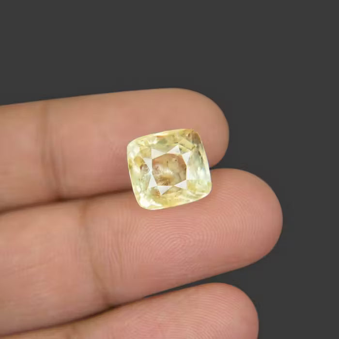 Yellow Sapphire - 9.67 Carat
